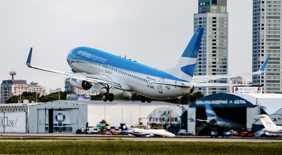 Los gremios aeronáuticos y Aerolíneas Argentinas alcanzaron un principio de acuerdo. Los gremios aeronáuticos y Aerolíneas Argentinas alcanzaron un principio de acuerdo.