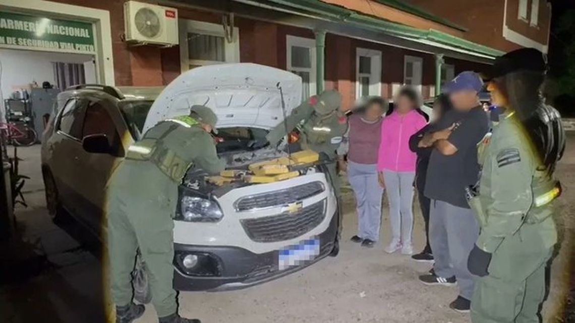 La Gendarmería encontró 63 kilos de cocaína en una camioneta
