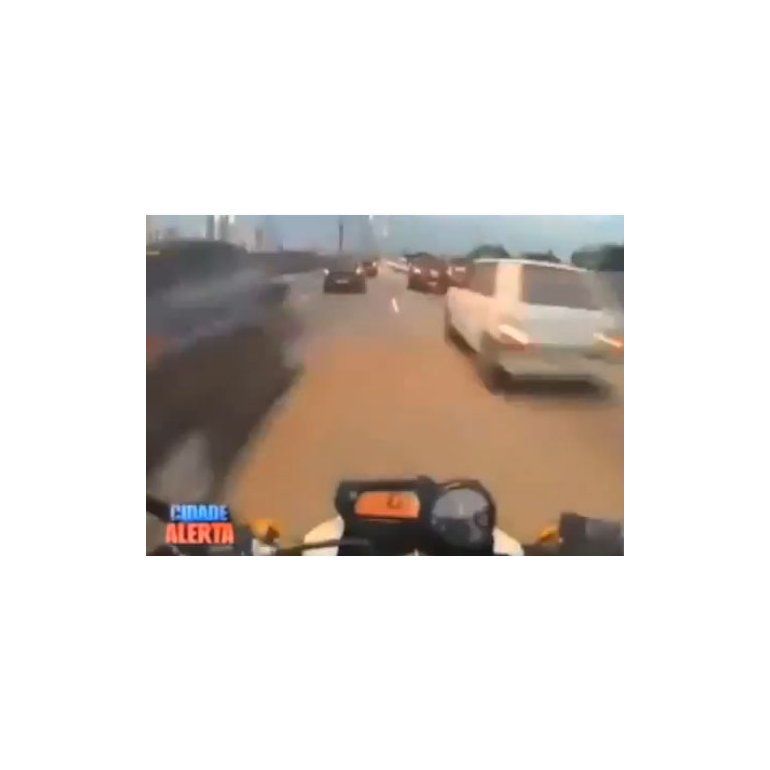 Un motociclista loco suelto en Brasil