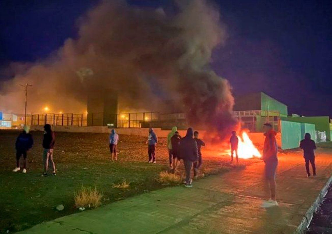 Comodoro Rivadavia: queman una escuela para impedir la instalación de un centro de salud COVID-19