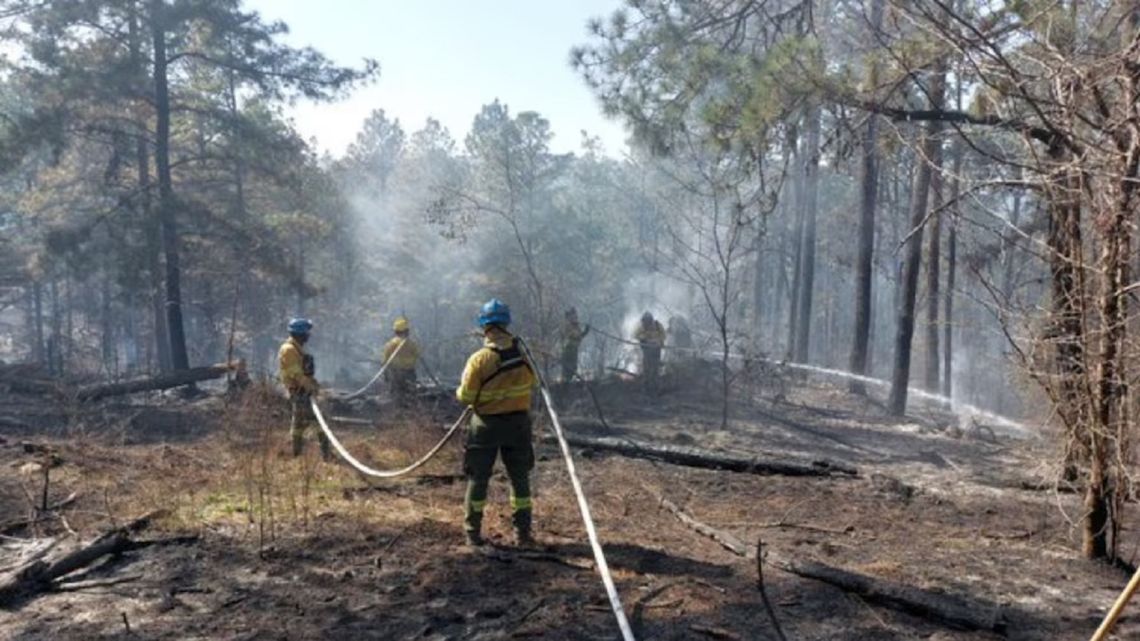 Los bomberos lograron contener los incendios forestales en el Valle de Punilla