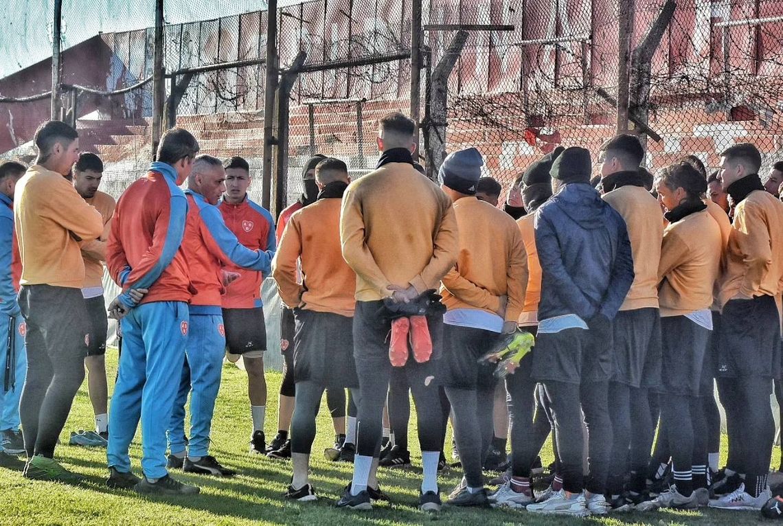 Marcelo Barrera se hizo cargo de la conducción técnica de Berazategui