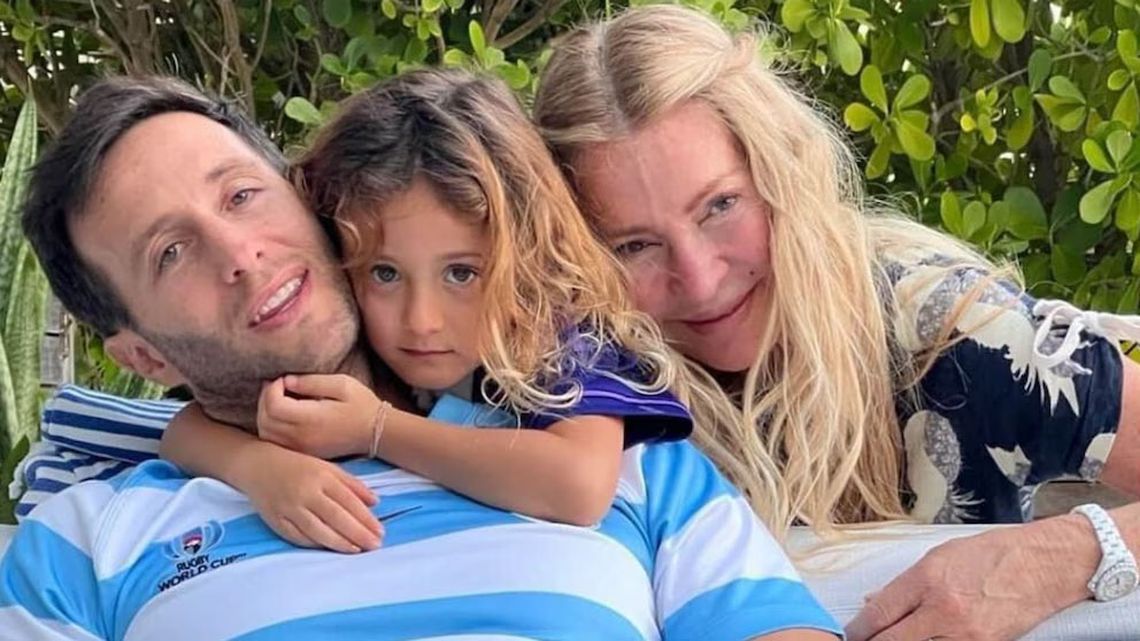 Mila Yankelevich, con su papá y su abuela. 