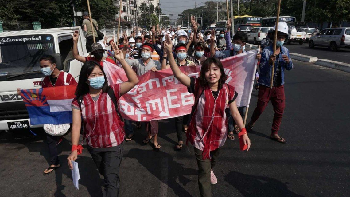 Birmania: Militares bloquearon Internet para evitar las marchas a favor de la democracia