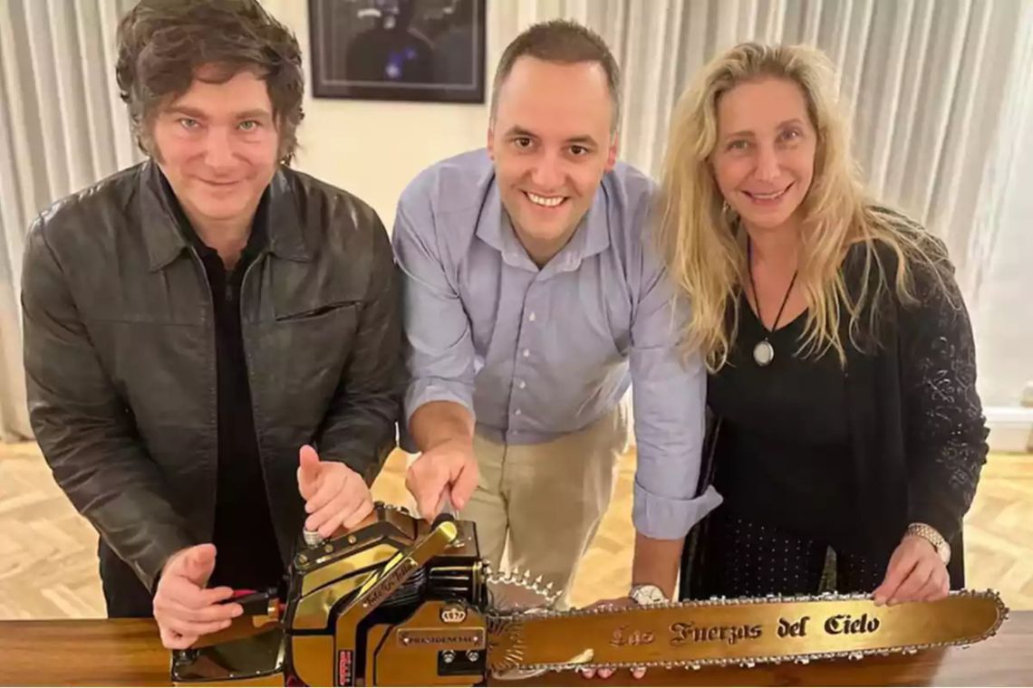 Manuel Adorni agradeció al presidente Javier Milei y su hermana Karina la designación como jefe de Gabinete.