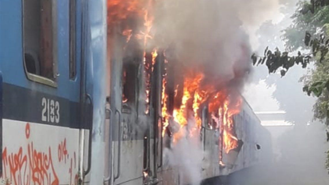 Villa Luro: se incendió un taller del tren Sarmiento