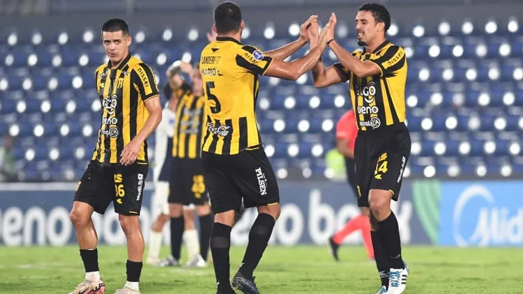 Triunfo guaraní y golpazo para Independiente.
