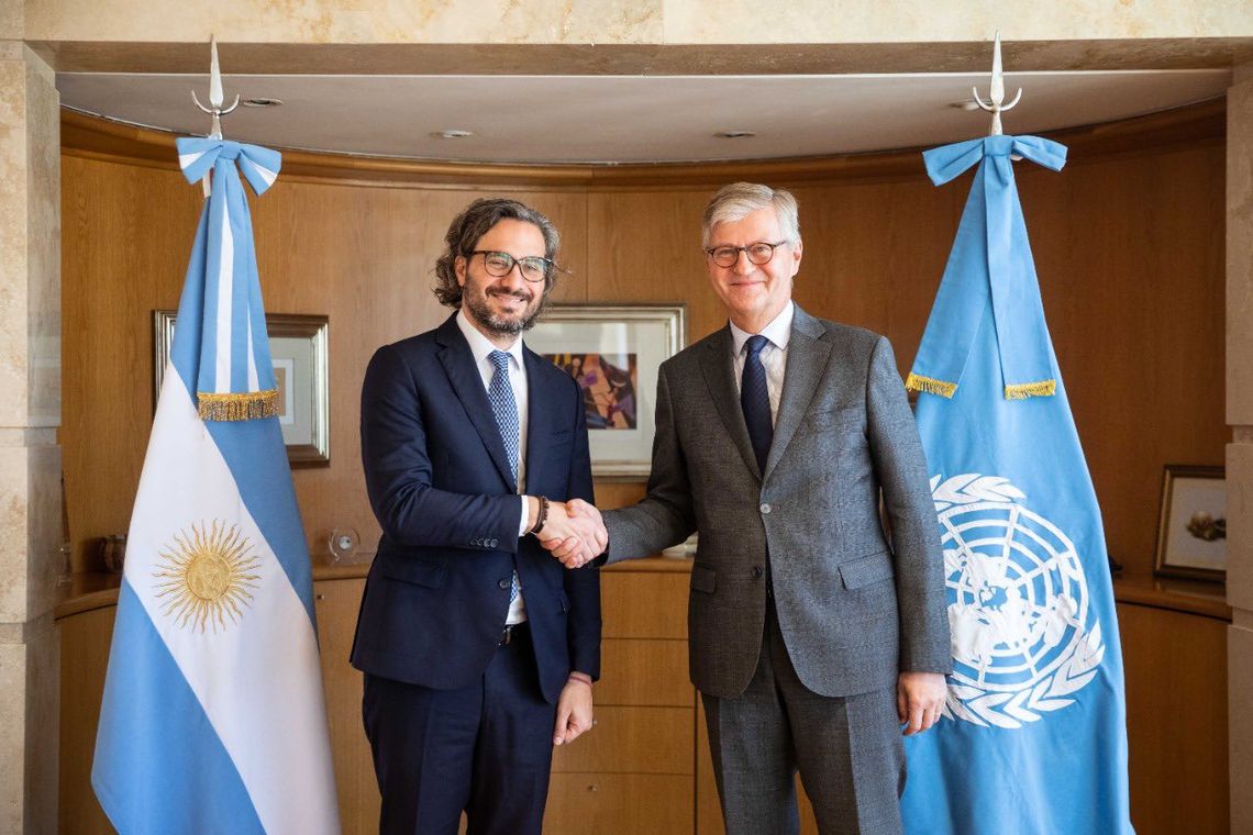 El canciller Santiago Cafiero con el secretario general adjunto de Operaciones de Paz de las Naciones Unidas