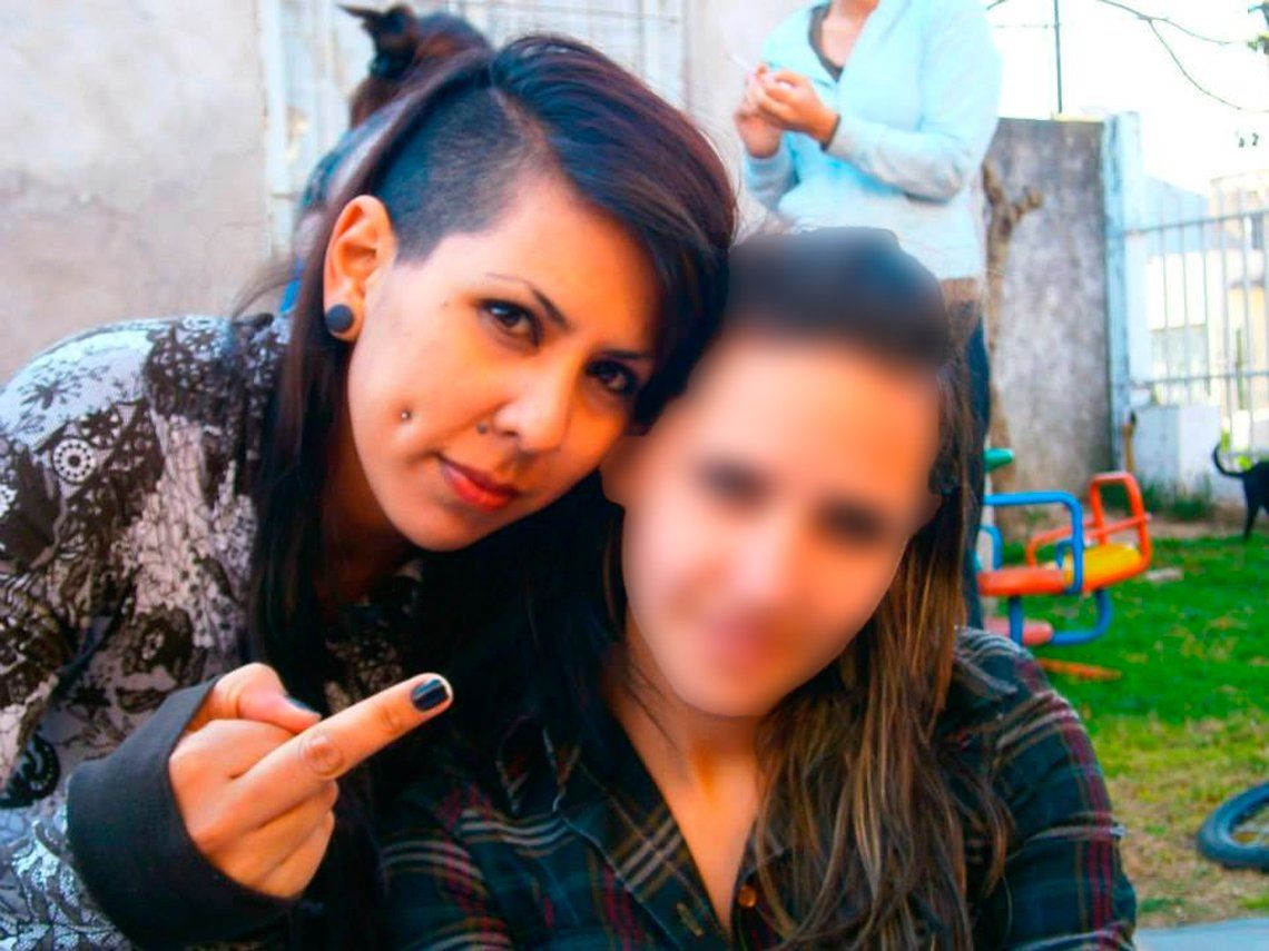 Quién es la mujer que detonó la bomba en el cementerio de La Recoleta