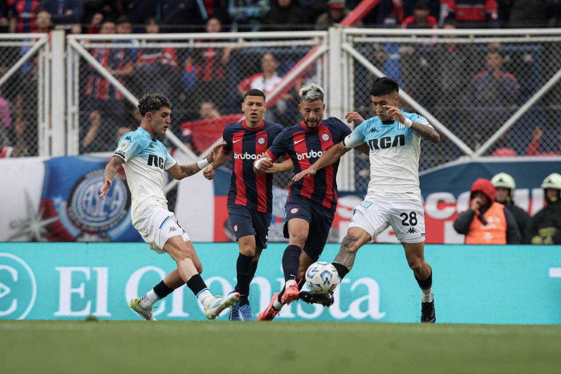 San Lorenzo y Racing se enfrentan en el Nuevo Gasómetro