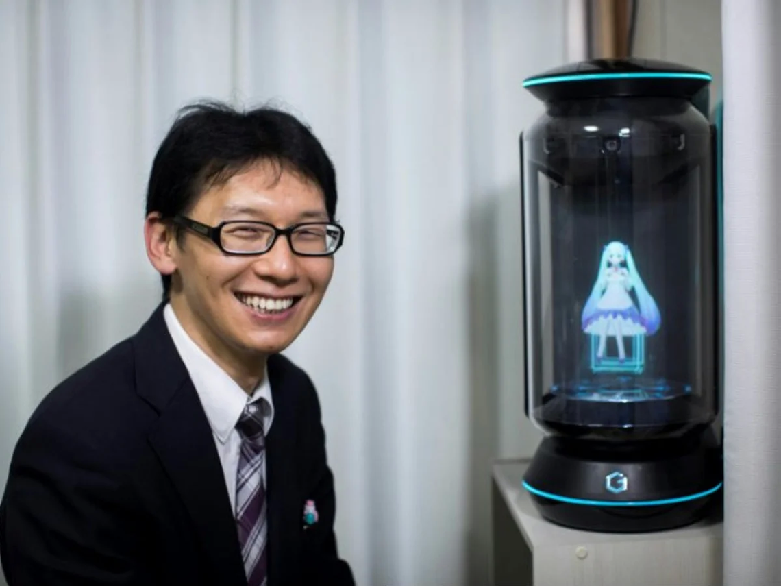 Japonés se casó con un holograma y ahora no puede comunicarse con ella.