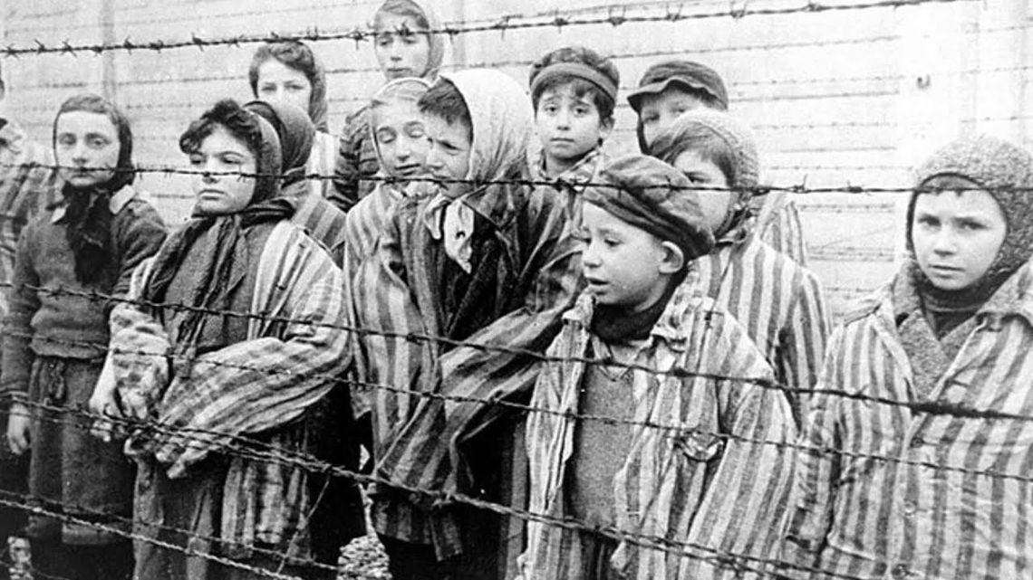 El 27 de enero de 1945 fue la liberación del campo de concentración y exterminio de Auschwitz-Birkenau.