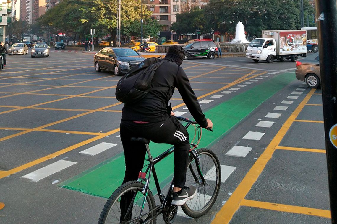 La mayoría de los de ciclistas en Argentina no utiliza casco como medida de protección.