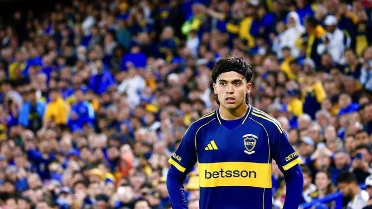 Disputó 140 partidos con la camiseta de Boca, marcó 16 goles y dio 16 asistencias.