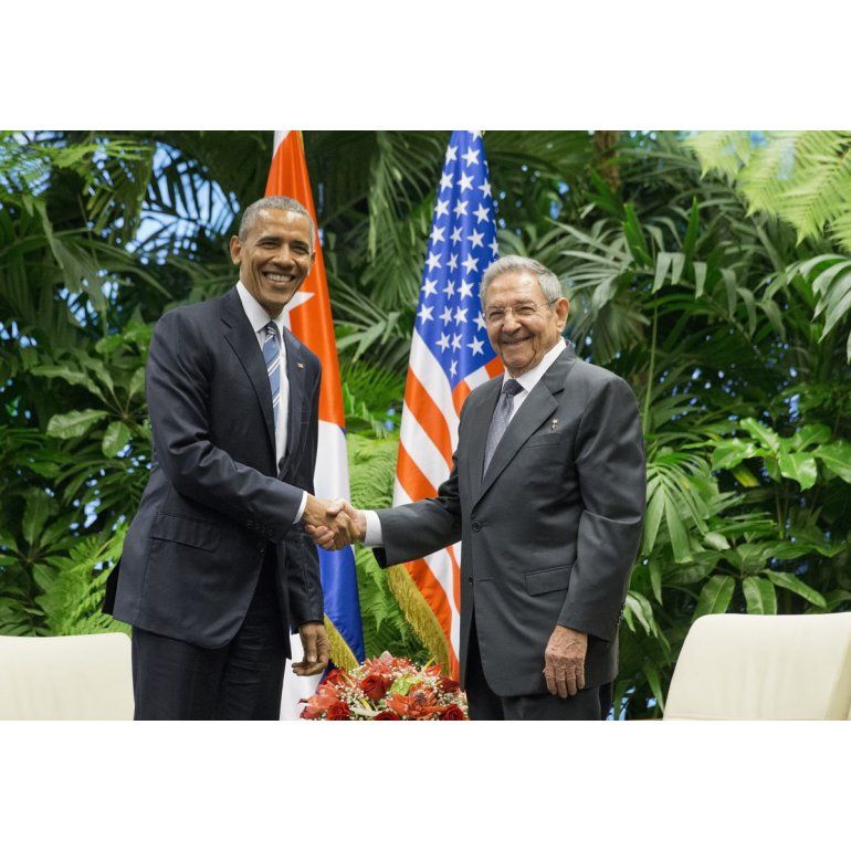 Histórico encuentro en Cuba entre Raúl Castro y Obama
