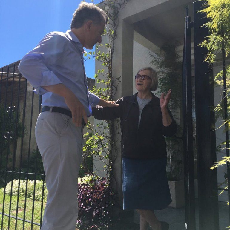 Macri se sumó al timbreo nacional y visitó a vecinos de Magdalena