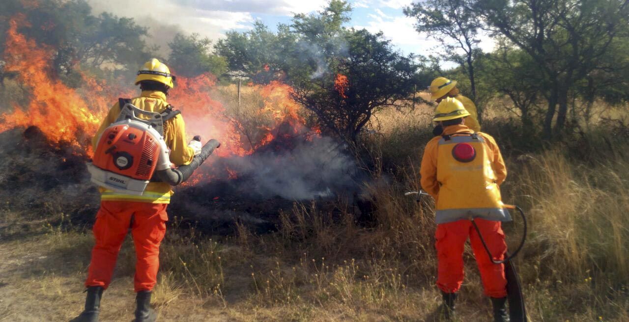 La Pampa: logran controlar 6 de 10 nuevos incendios