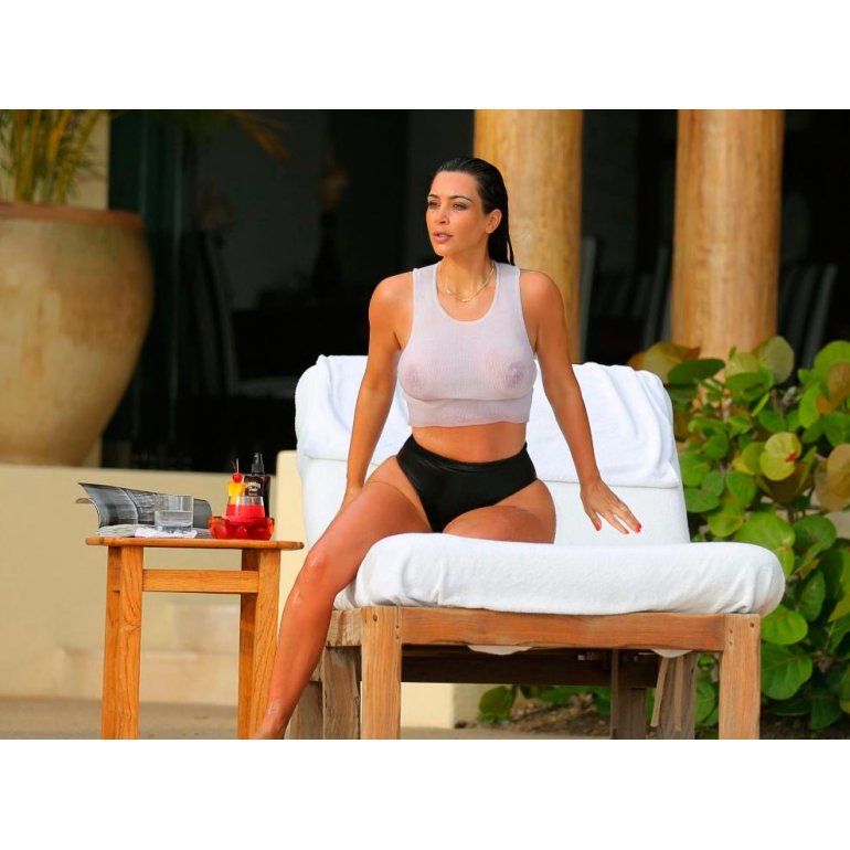 Kim Kardashian, la nueva reina de la remera mojada