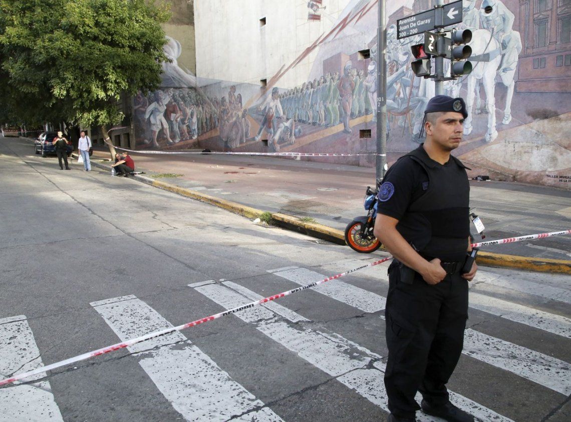 Murió uno de los policías heridos en el tiroteo de San Telmo