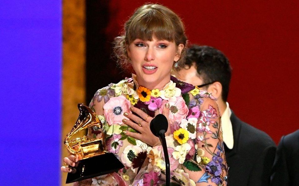 Taylor Swift ganadora del álbum del año por Folklore