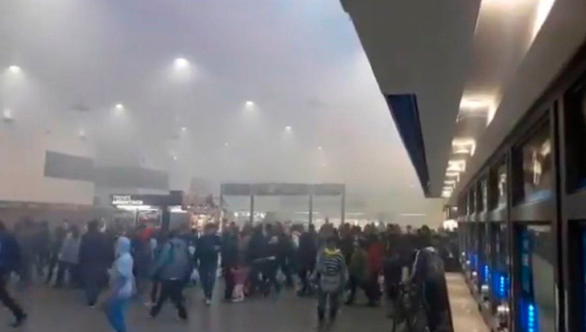 Fuego y una nube de humo paralizaron la estación de Once