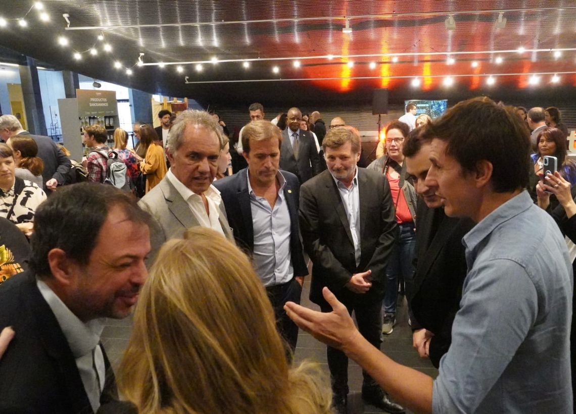 Centro Cultural Kirchner . Daniel Scioli en la muestra del vino argentino 