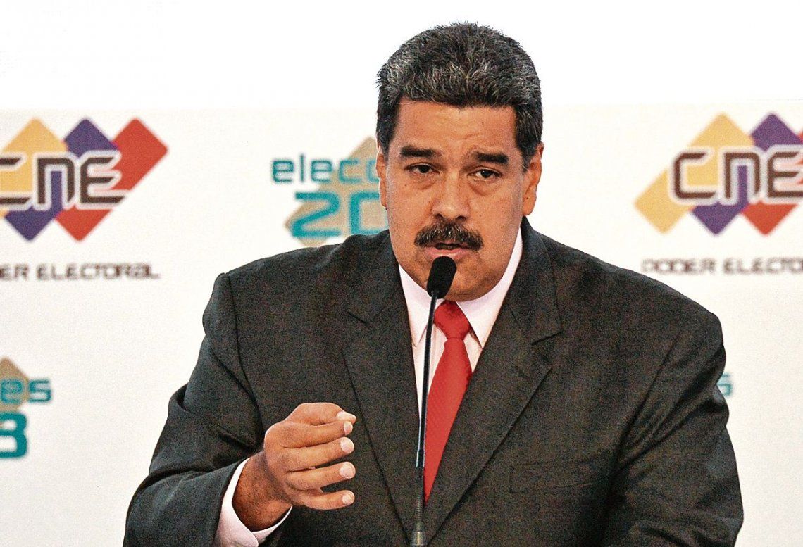 Maduro fue proclamado e hizo un llamado al diálogo