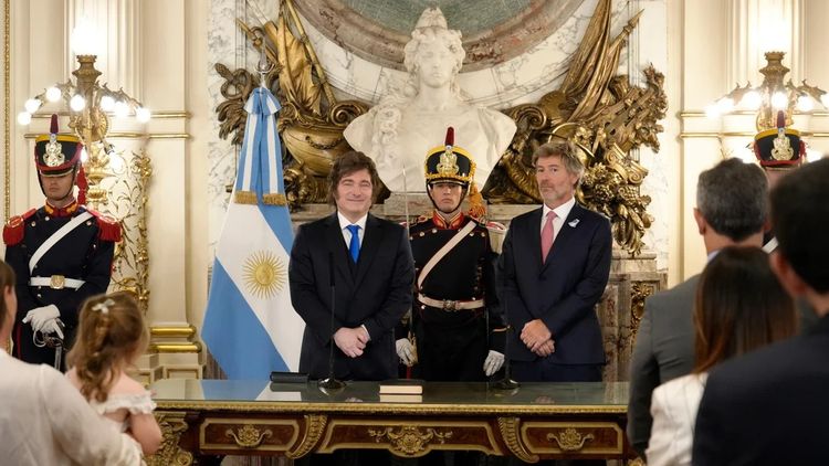 Javier Milei le tomó juramento a Juan Bautista Mahiques como nuevo ministro de Justicia en una ceremonia realizada en Casa Rosada.