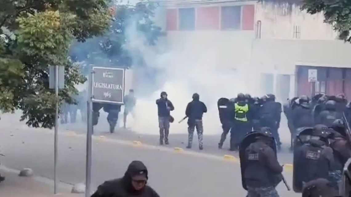 Jujuy: aprobaron la nueva Constitución y se desataron incidentes en la Legislatura