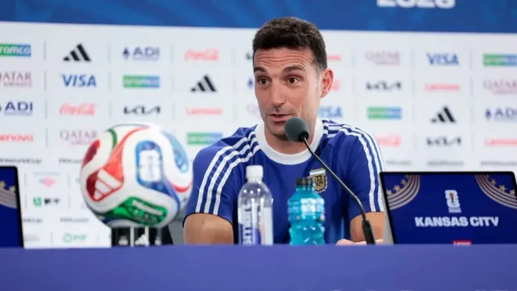 Scaloni confirmó que Dibu Martínez está disponible para el debut