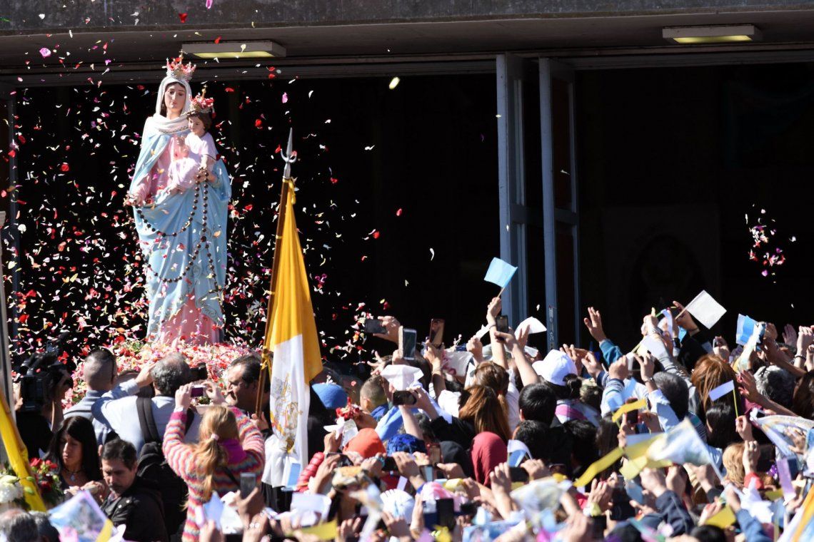 Miles de peregrinos veneran a la Virgen del Rosario de San Nicolás