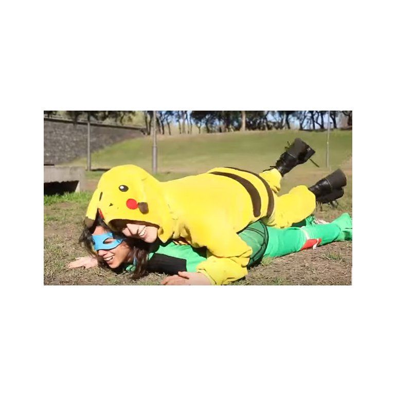 Marian Farjat se vistió de Pikachu y atacó a un Squirtle
