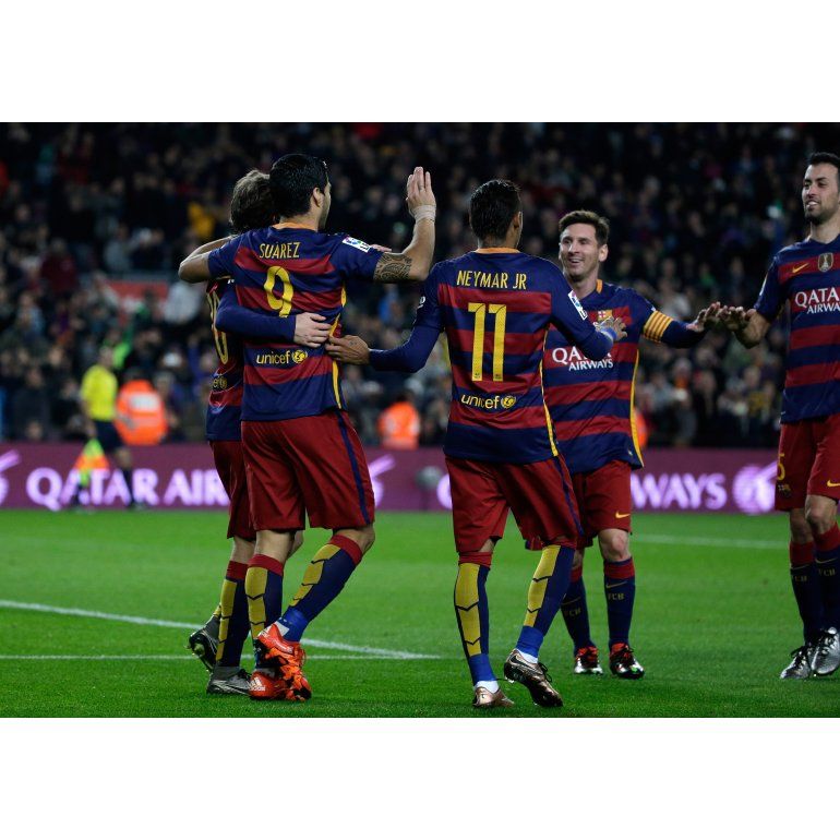 Barcelona goleó a Betis en el partido 500 de Messi