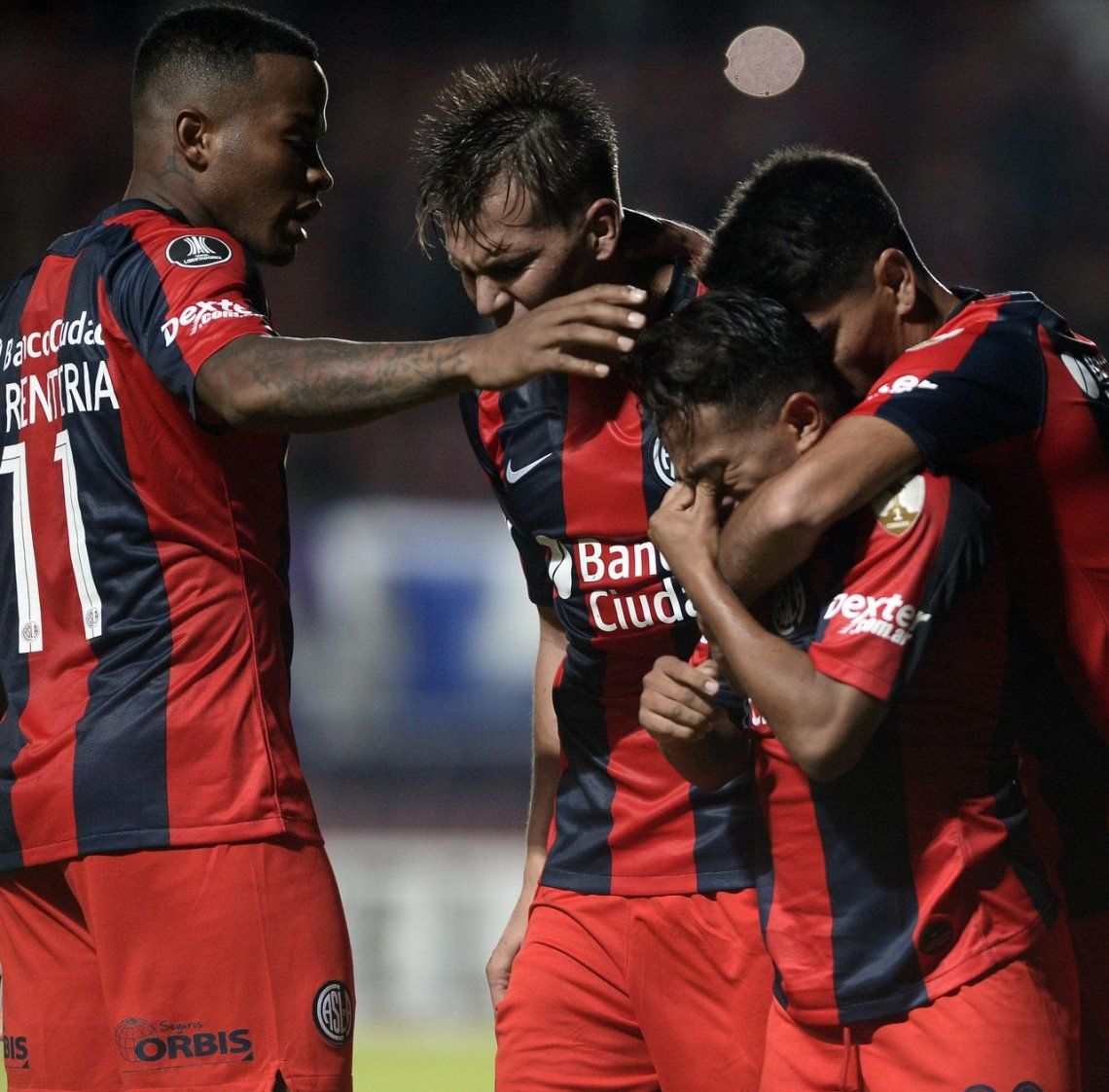 San Lorenzo – Melgar: el pibe Barrios no pudo contener la emoción después de su gol