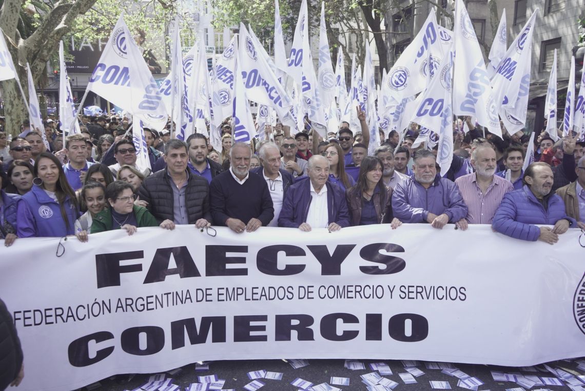La columna encabezada por el titular de la Federación Argentina de Empleados de Comercio y Servicios (Faecys)