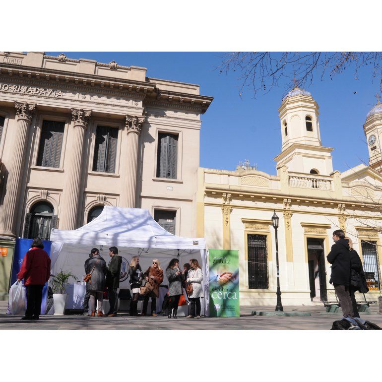 Escribanos asesoraron gratis en Quilmes centro