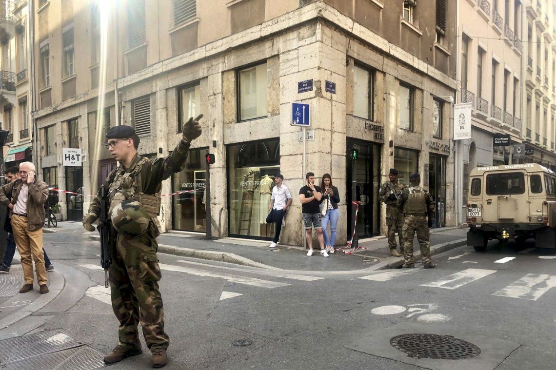 Francia: 8 heridos tras explotar un paquete en Lyon