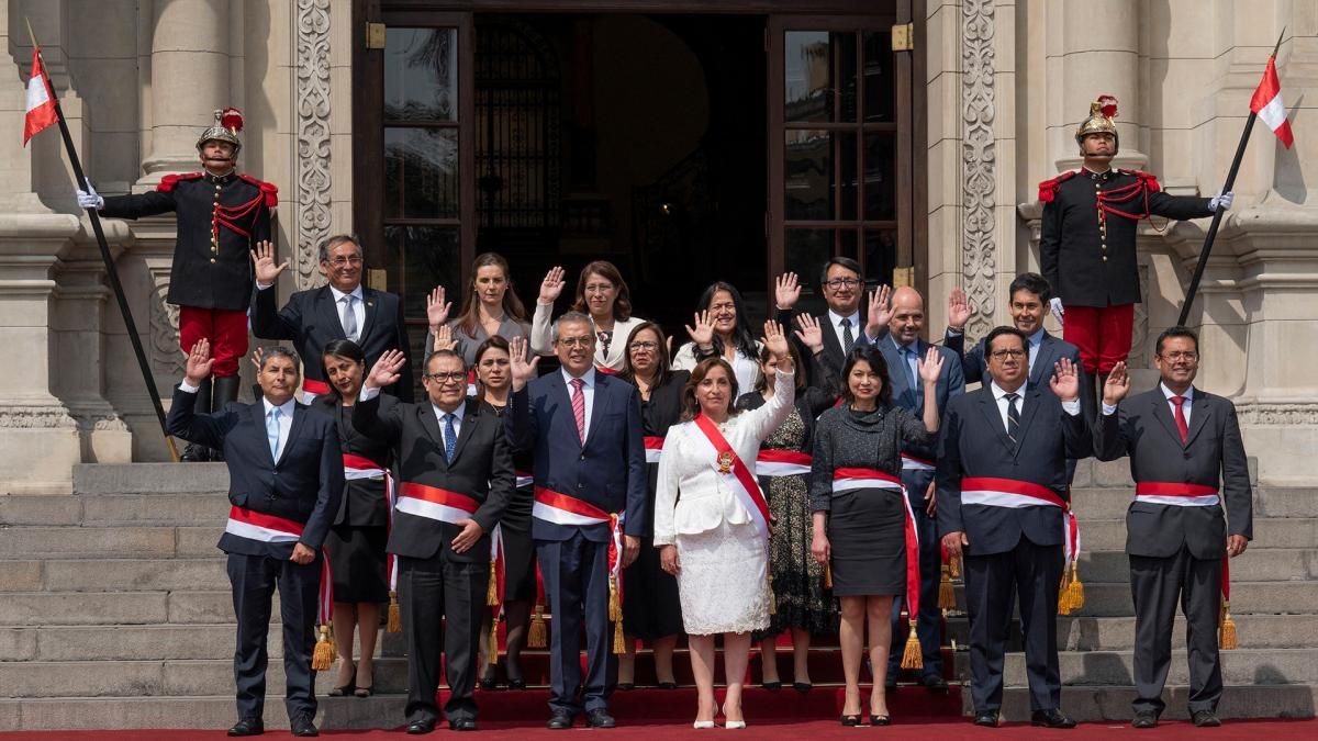 Dina Boluarte Tomó Juramento Al Nuevo Gabinete De Perú