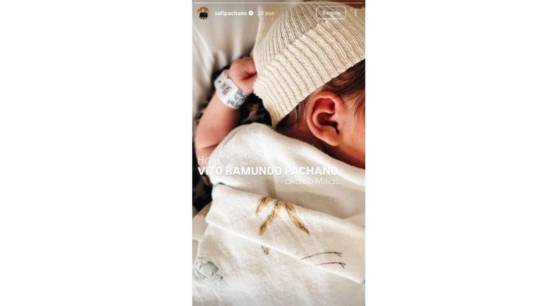 La pareja eligió una imagen íntima para anunciar públicamente el nacimiento.