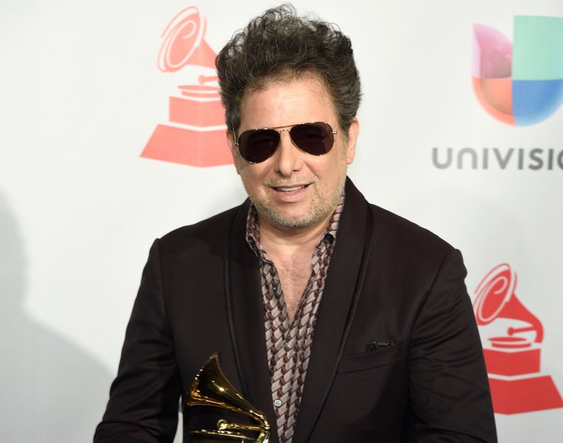 El extraño acento latino de Andrés Calamaro en los Grammy