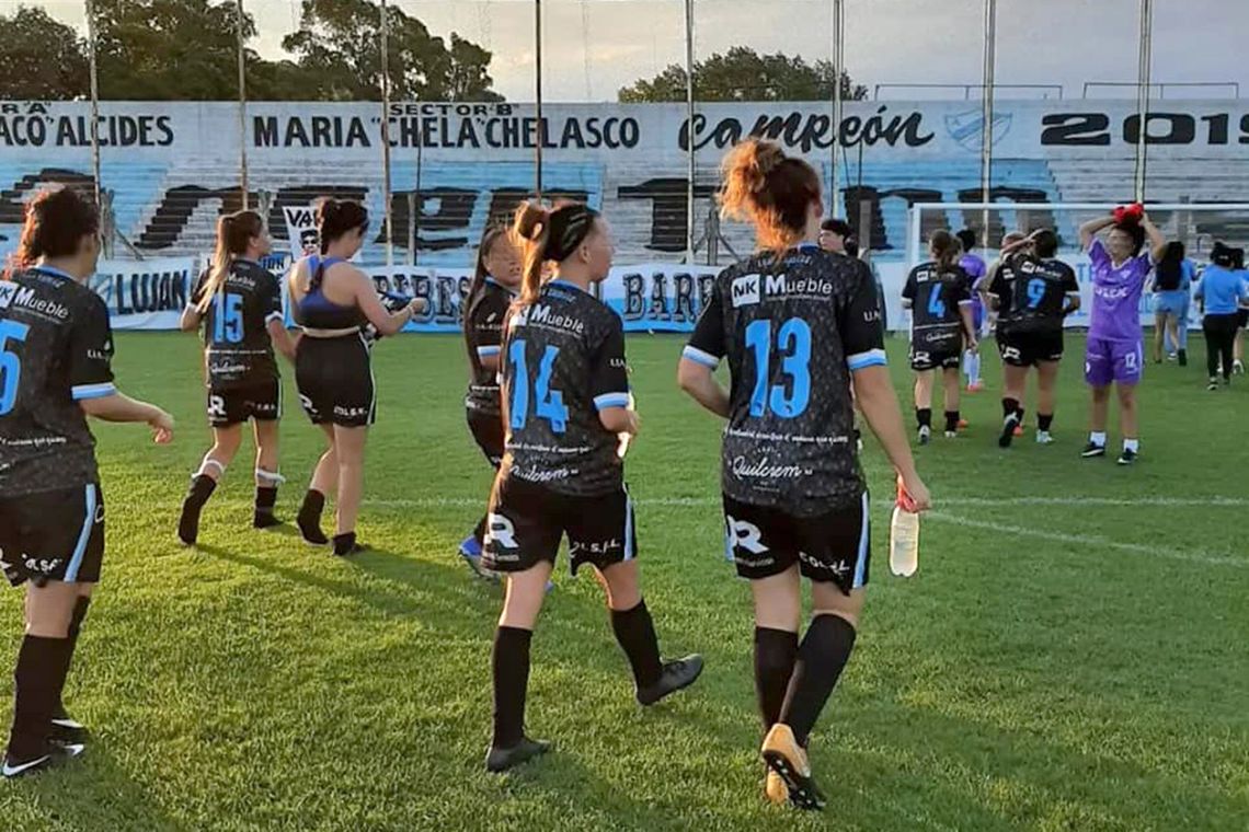 Argentino de Quilmes es un club tradicional del sur bonaerense donde decenas de chicas practican fútbol femenino.
