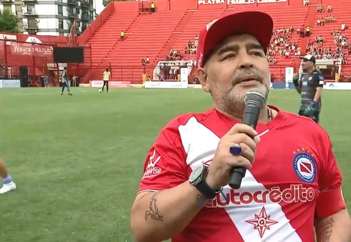 Diego Maradona volvió a Argentinos Juniors y se emocionó: Estar acá es como volver a la casa de mamá