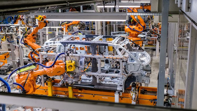 El mayor fabricante de coches de Europa considera trasladar la producción.