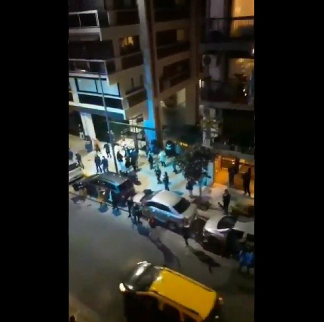VIDEO | Insólito baile entre vecinos de Recoleta en la calle mientras el Coronavirus avanza con más fuerza