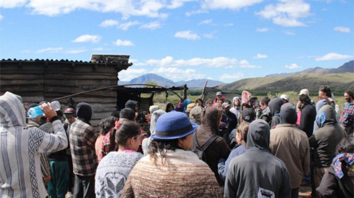 Mapuches denunciaron quema de casas en represalia a toma de juzgado
