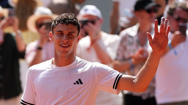 Juan Manuel Cerúndolo dio el batacazo en Roland Garros.