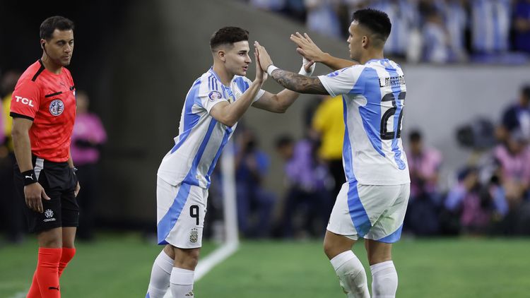 Lautaro o Julián: ¿Quién debe ser el delantero de la Selección Argentina?