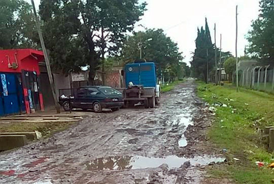 En el barrio La Esmeralda esperan el asfalto hace más de 40 años