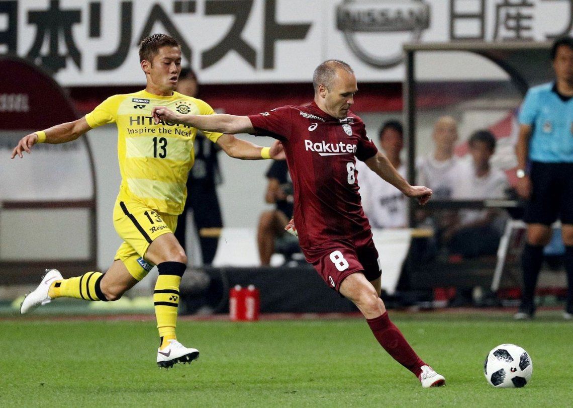 La magia intacta: el increíble primer gol de Iniesta en la Liga Japonesa