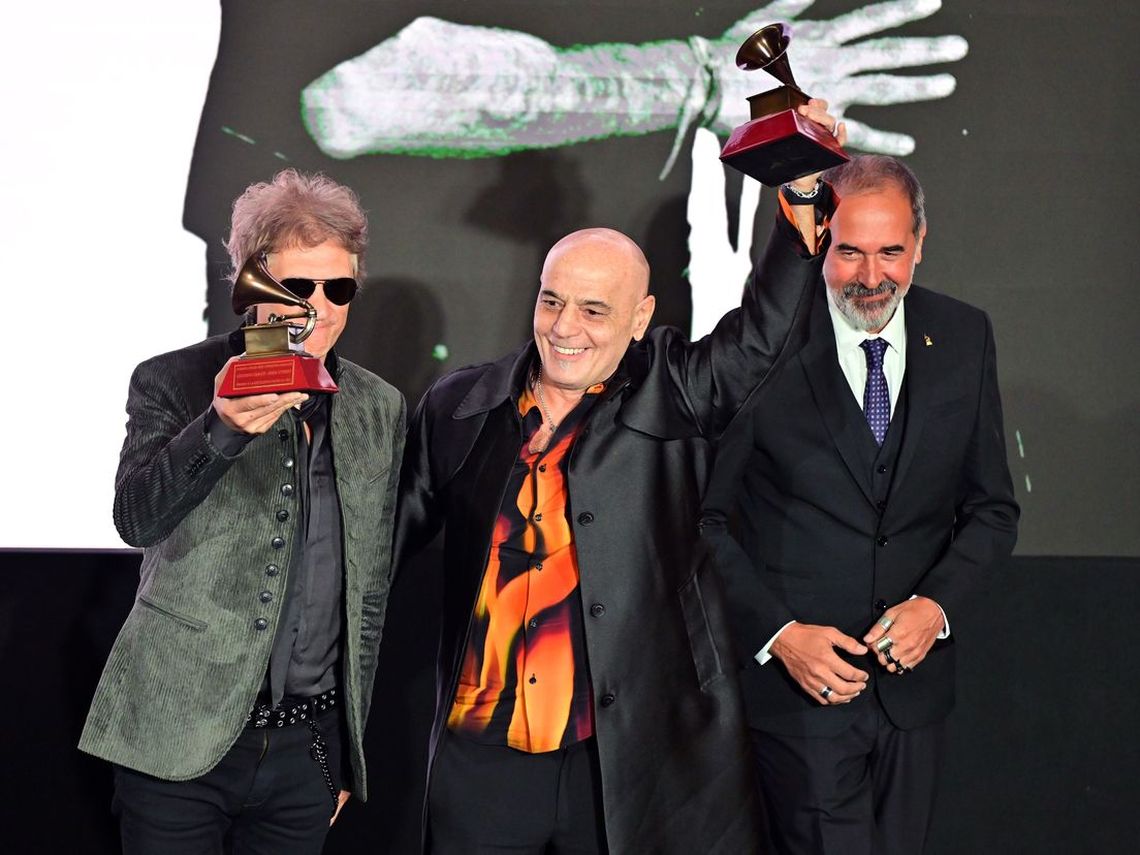 Los homenajeados Charly Alberti y Zeta Bosio de Soda Stereo, y Eduardo Bergallo en los Premios Especiales Latin GRAMMY 2023. 12 de noviembre de 2023. Los homenajeados Charly Alberti y Zeta Bosio de Soda Stereo, y Eduardo Bergallo en los Premios Especiales Latin GRAMMY 2023. 12 de noviembre de 2023.